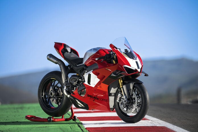 Ducati Panigale V4 R mit über 240 PS im Rennstrecken Setup