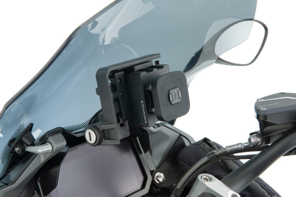 Motorrad mit montierter Ladebox, ©Wunderlich