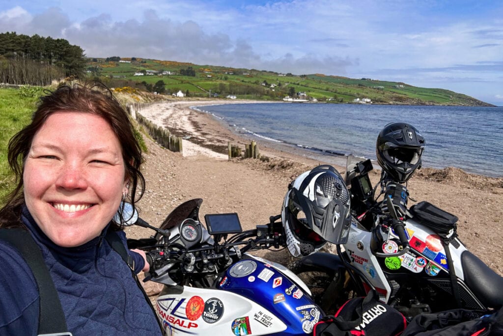 Die Schönheit Nordirlands. Motorradabenteuer Irland: In drei Wochen vom nordirischen Belfast entlang der Küste, mit ein paar Abstechern ins Landesinnere, bis Dublin fahren.