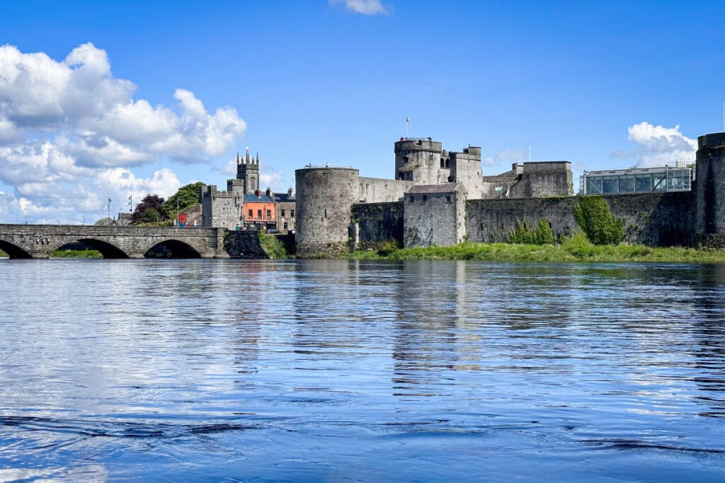 Kilkenny, Limerick und Dublin. Motorradabenteuer Irland: In drei Wochen vom nordirischen Belfast entlang der Küste, mit ein paar Abstechern ins Landesinnere, bis Dublin fahren.