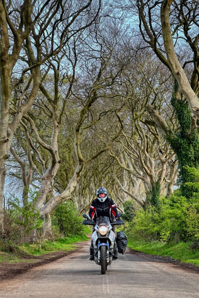 Die Schönheit Nordirlands. Motorradabenteuer Irland: In drei Wochen vom nordirischen Belfast entlang der Küste, mit ein paar Abstechern ins Landesinnere, bis Dublin fahren.