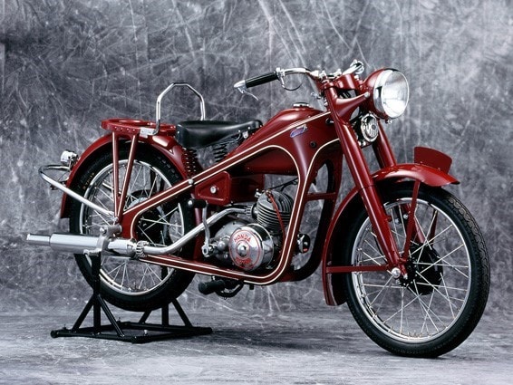Als erster japanischer Motorradhersteller eröffnet Honda 1961 eine Europa-Niederlassung: die Honda Motor Trading Company in Hamburg.