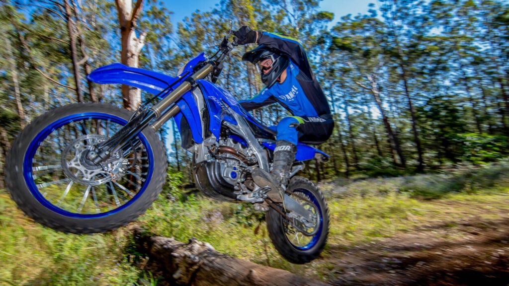Yamaha Enduros WR250F und WR450F. Yamaha WR250F wird 2022 noch schneller und präziser. Das Beste, was die Offroadwelt zu bieten hat.