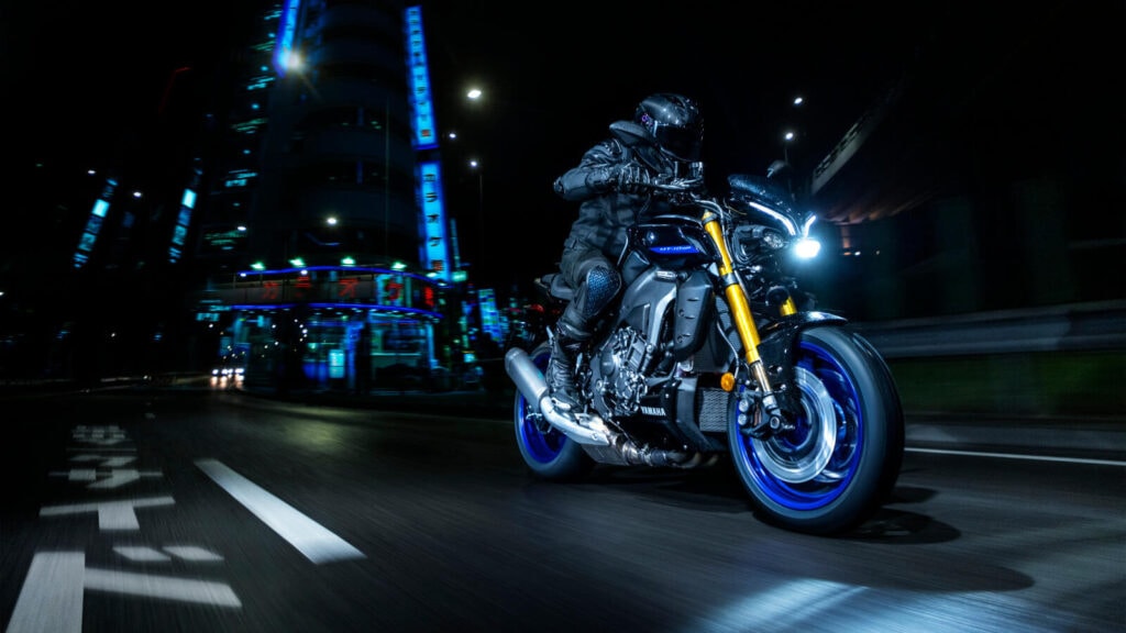 Das exklusivste Hyper Naked Bike mit bester Fahrwerktechnik in einem Serienmotorrad. Yamaha MT-10 SP - Purer Style, hochwertige Ausstattung.