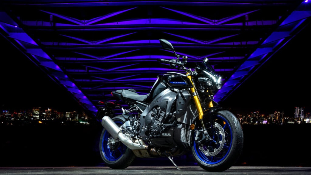 Das exklusivste Hyper Naked Bike mit bester Fahrwerktechnik in einem Serienmotorrad. Yamaha MT-10 SP - Purer Style, hochwertige Ausstattung.