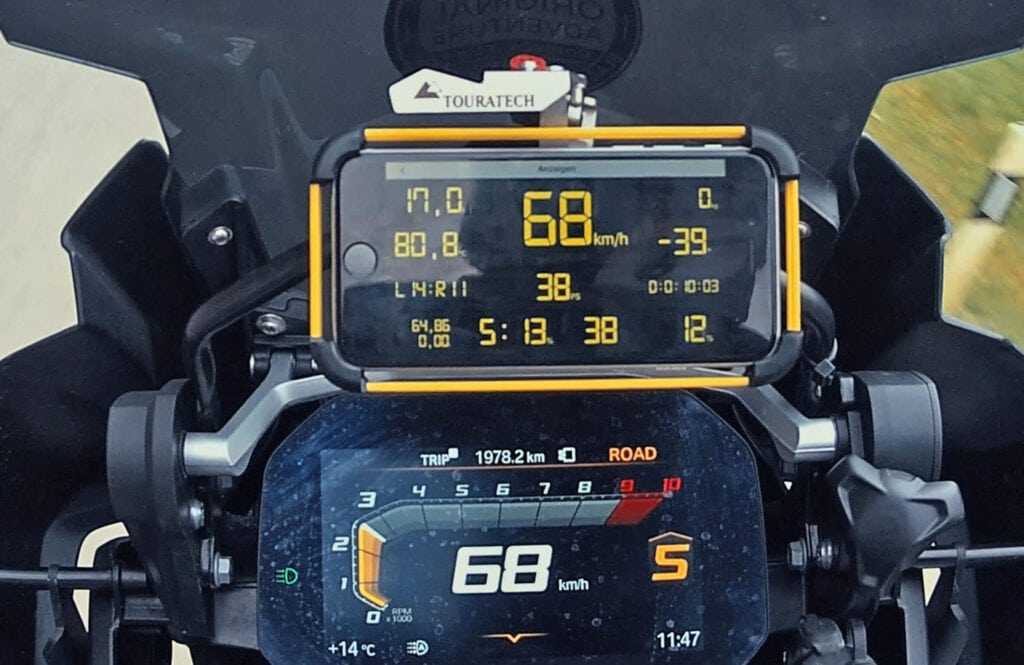 Die jüngste Version der Smartphone-App Touratech Connect bietet ein wahres Feuerwerk neuer Funktionen. Touren-Tracking, Fahrerdaten uvm.