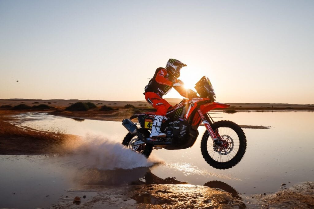 Ab 1. Januar 2022 fräsen sich 180 Team der Rallye Dakar über haushohe Dünen und tückische Sandverwehungen - unterstützt von Motul.