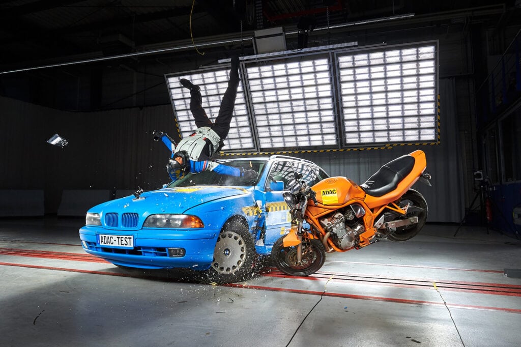 Drei Airbag-Jacken, Tech-Air Street-e System von Alpinestars, die D-Air Street Smart JKT von Dainese & die eVest von HELD/In&Motion untersucht.