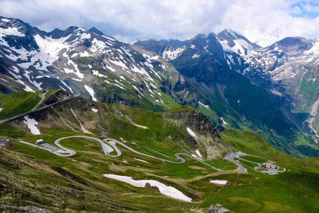 Unterwegs am Großglockner mit Motorrädern zum Mieten vom ADAC.