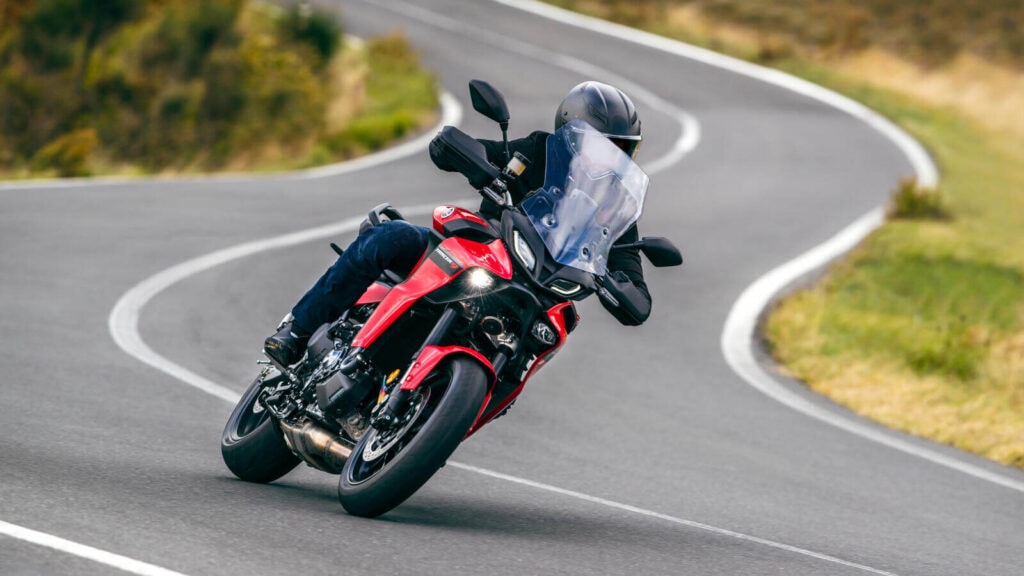 Neue Yamaha Tracer 900 + Tracer 900 GT sind da! Das Sport Touring Segment von Yamaha steht unter dem Motto „Roads of Life“.