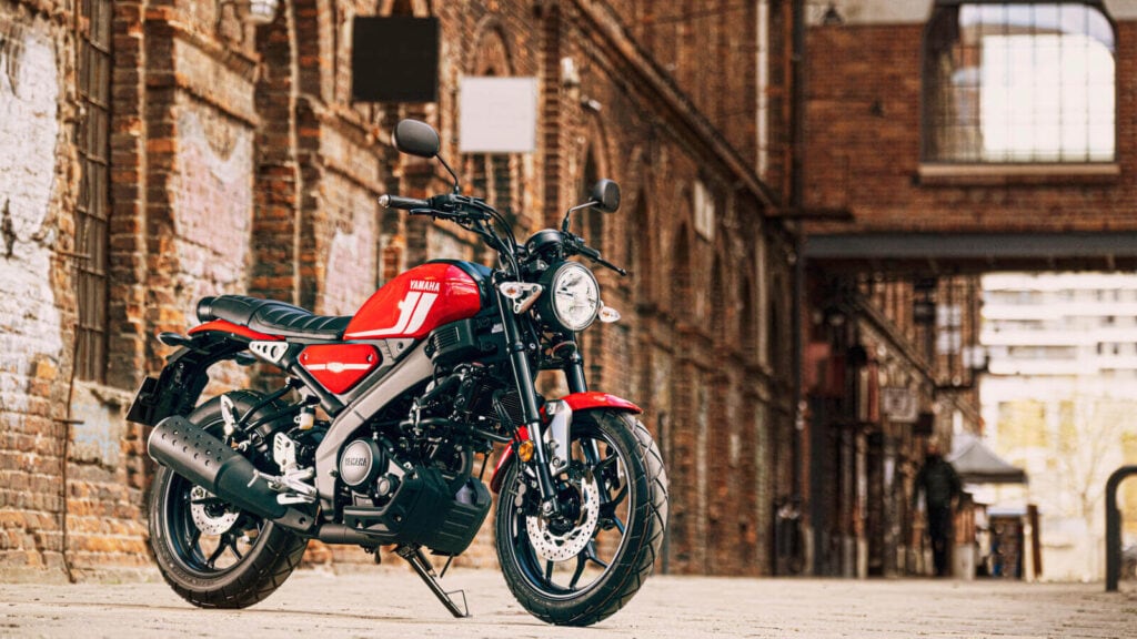 Die neue Yamaha XSR125 macht das Pendeln noch spaßiger. Das jüngste Faster Sons-Modell mit hochmoderner Technologie & Spitzenmotor.