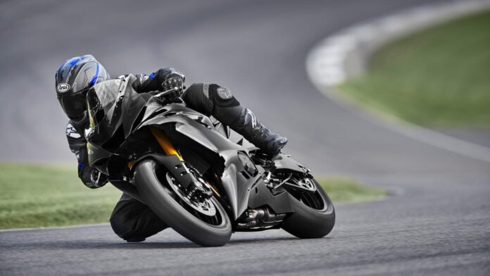 Mit der neuen Yamaha R6 RACE und R6 GYTR bringen die Japaner zwei exklusive Rennmotorräder mit überragender Leistung an den Start.