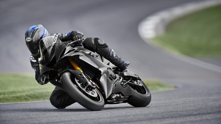 Die neue Yamaha R6 Race und R6 GYTR für 2022