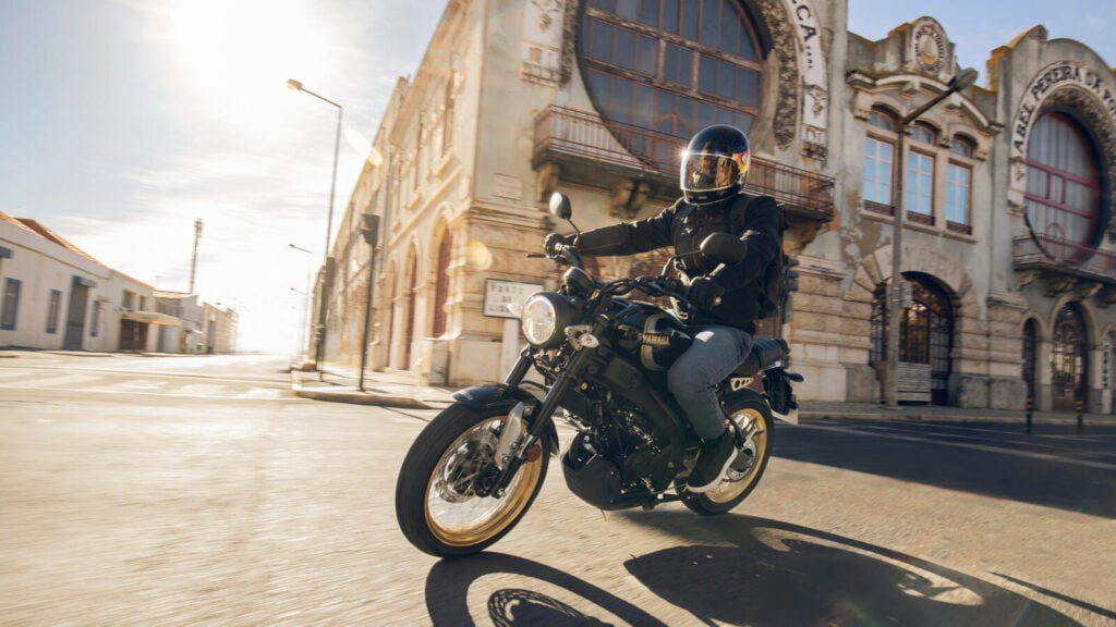 Die Sport Heritage-Modelle verbinden Stil und Charakter mit moderner Technik und sportlichen Fahrleistungen. Die neue Yamaha XSR125 Legacy.