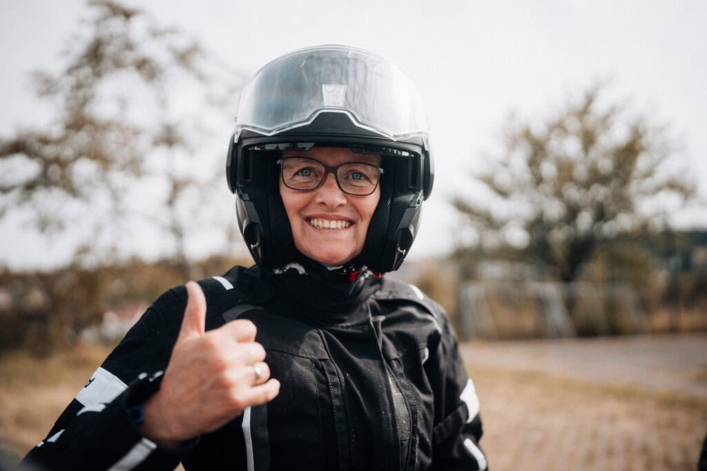 Fellows Ride @SHE RIDES Summit 2024 Gipfeltreffen motorradfahrender Frauen auf Burg Breuberg in Hessen.