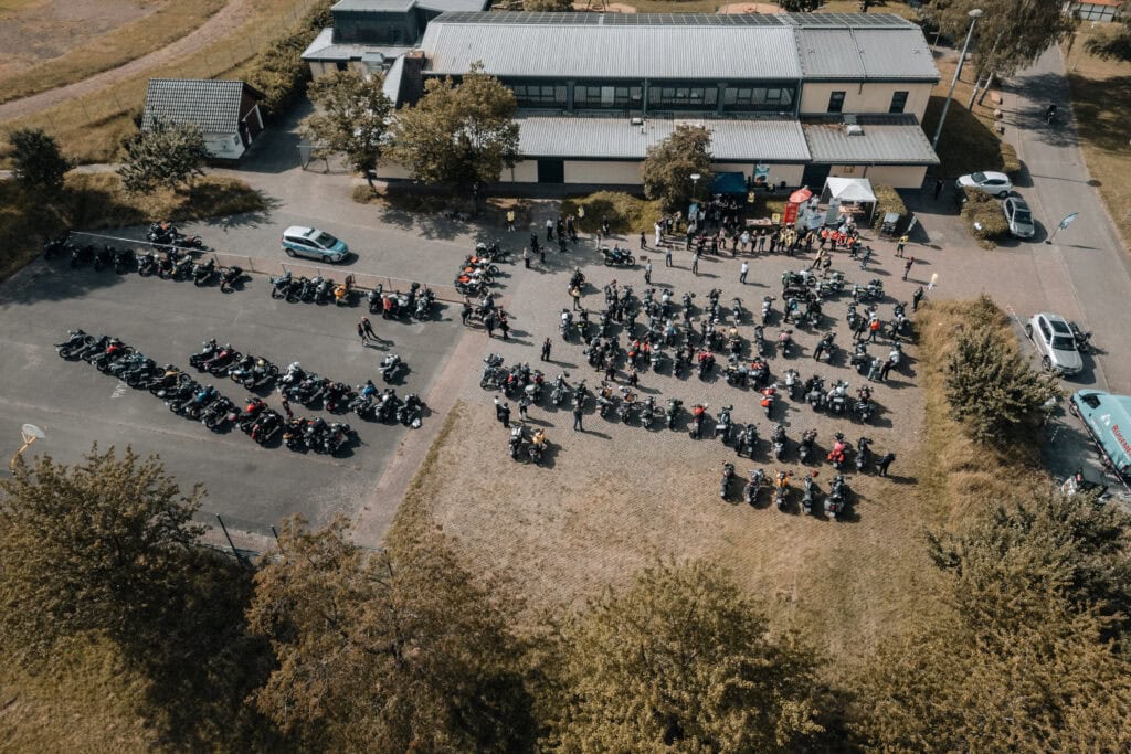 Fellows Ride @SHE RIDES Summit 2024 Gipfeltreffen motorradfahrender Frauen auf Burg Breuberg in Hessen.