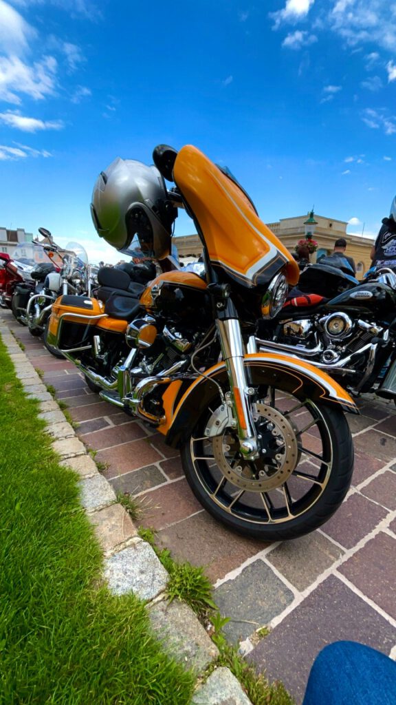 Kickoff der Harley-Davidson Charity-Tour (HDCT) mit rund 300 Harleys in Wien. Spenden sammeln für Menschen mit Muskelerkrankung.