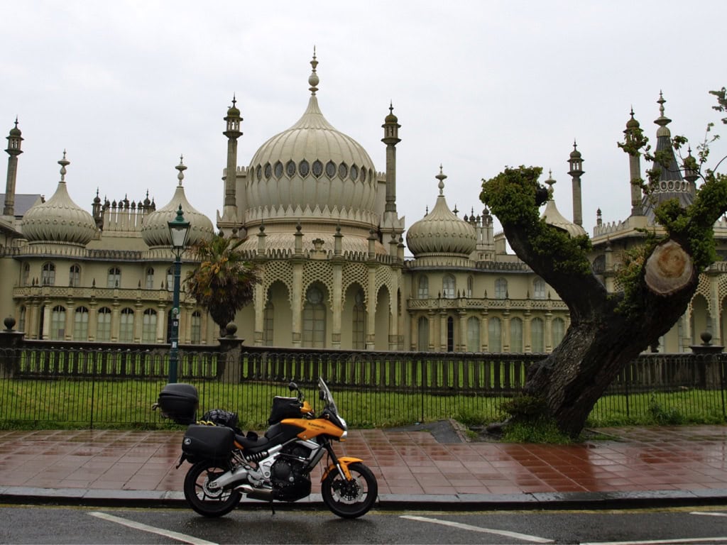 Als Alleinreisende nach Schottland per Motorrad - I did it! 5 Royal Pavillion in Brighton mit Kawasaki