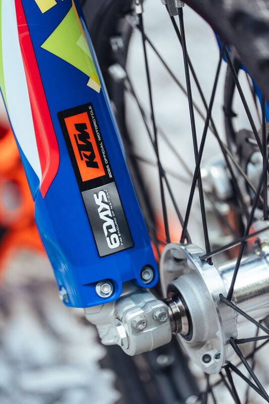 KTM EXC 6DAYS 2026: Sonderedition für Enduro-Helden 3 KTM EXC 6DAYS 2026 Detailaufnahme Rahmen & CNC-Teile, © KTM