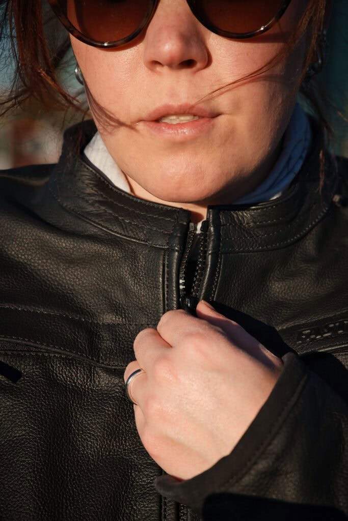 Getestet: Fastway Lederjacke – klassisch, robust und überraschend günstig 3 Fastway Lederjacke Detailansicht Kragen Vorderseite