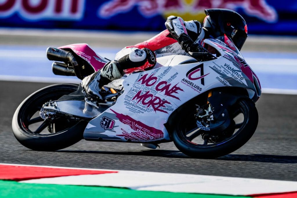 Aurora Angelucci – Mit #NoOneMore gegen Gewalt an Frauen 3 Aurora Angelucci auf der Rennstrecke Nahaufnahme