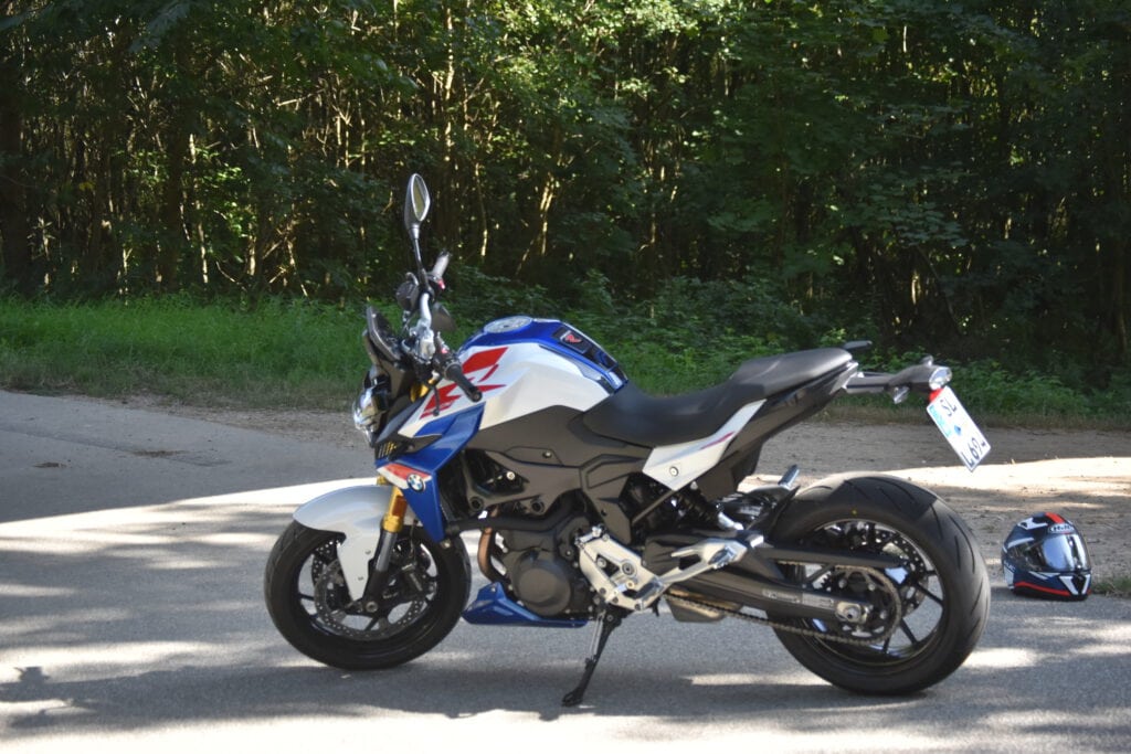 Auf den ersten 500 Kilometern überzeugt die BMW F900R mit der Kombination aus Leistung, Handling und Fahrkomfort. Erfahrungsbericht | Test