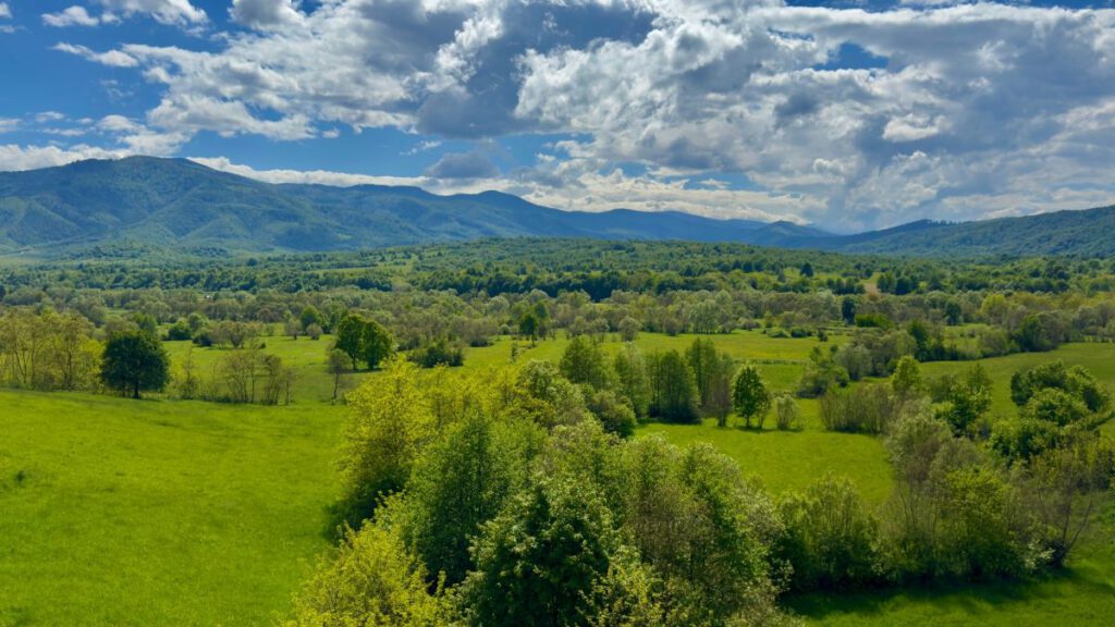 BMW Motorrad GS Trophy 2026 Berge, Wiesen, Wolken