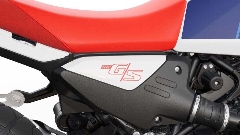 BMW R 12 G/S – Klassische Enduro, neu interpretiert 5 BMW R 12 G/S Detailansicht Sattel und Modell