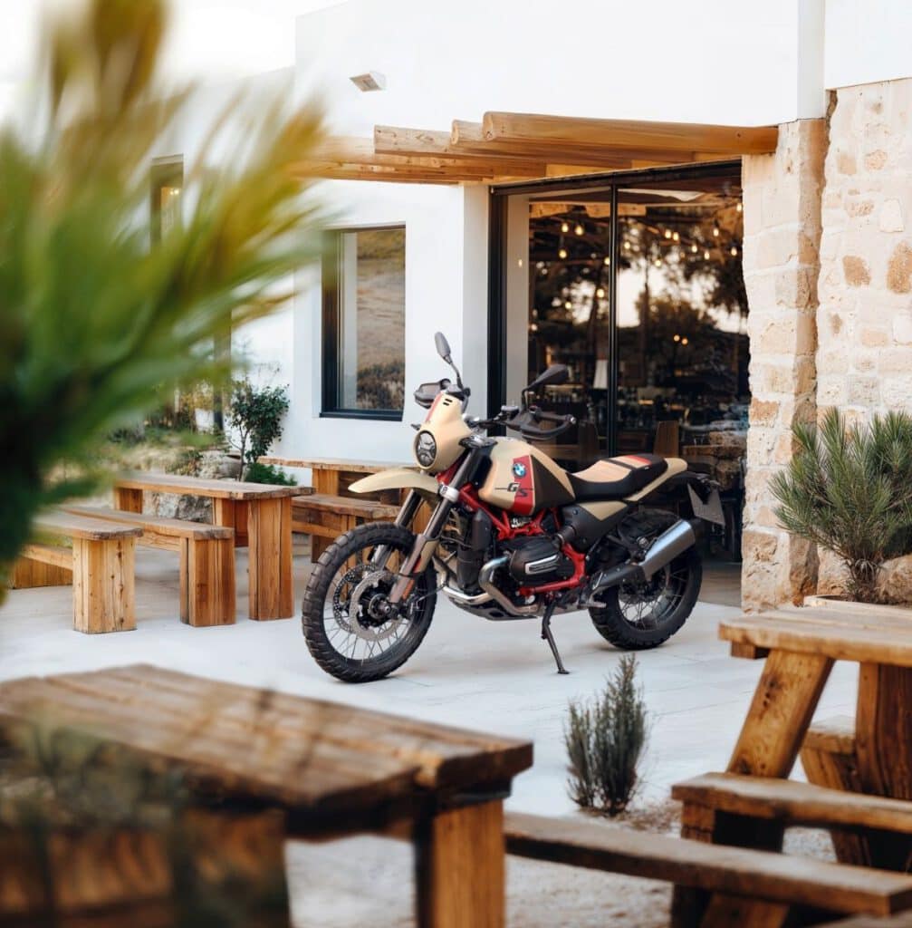 BMW R 12 G/S – Klassische Enduro, neu interpretiert 10 BMW R 12 G/S beige Variante im Cafe