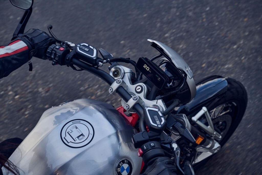 Die neue BMW R 12 nineT und R 12: Klassischer Roadster trifft auf coolen Cruiser 3 BMW R 12 nineT 2025 Roadster Detailansicht Front von oben