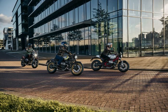 BMW R 12 nineT 2025 Roadster mit Boxermotor on the road BMW R 12 nineT 2025 Roadster mit Boxermotor on the road