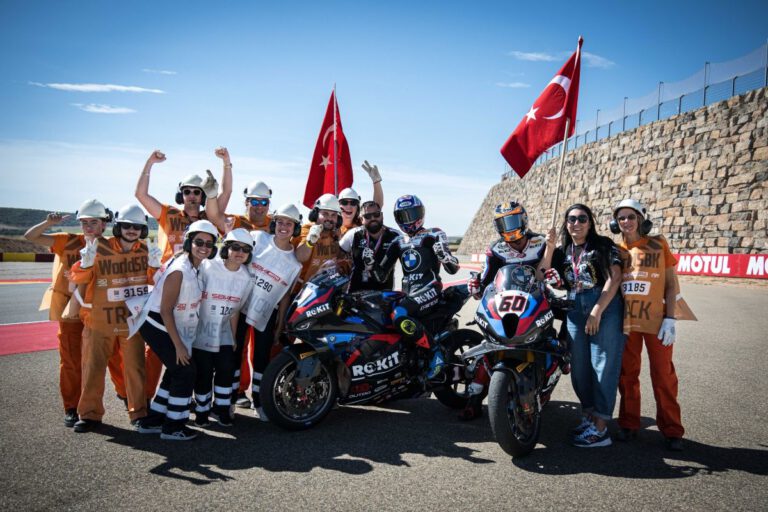 BMW WorldSBK Aragón 2025 Teambild nach dem Sieg