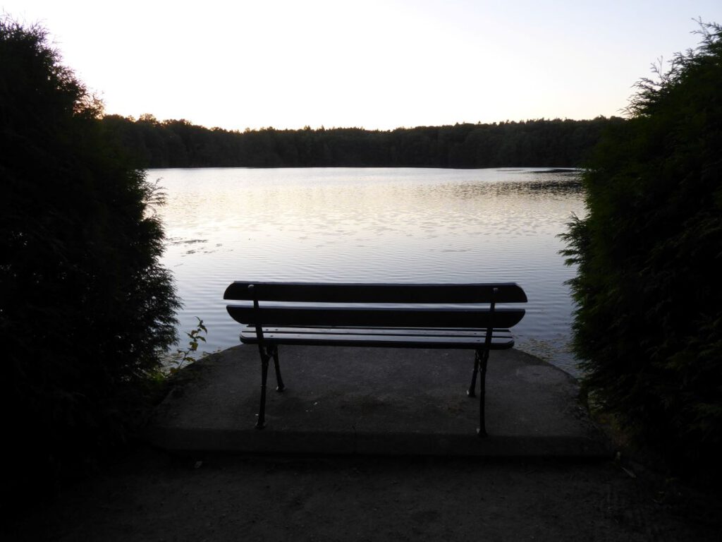 ENDURO IN POLEN / WESTPOMMERN – VERBOTEN GUT 14 Bank am See Jochen Ehlers ENDUROFUN TOURS