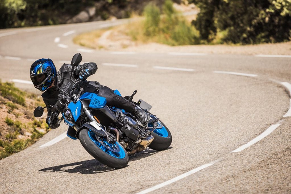 Suzuki GSX-8S: Das neue kraftvolle Mittelklasse Urban-Bike 6 Die neue Suzuki GSX-8S tritt das Erbe der SV 650 mit größerem und stärkerem Motor, verschärfter Optik und jeder Menge neuer Elektronik an.