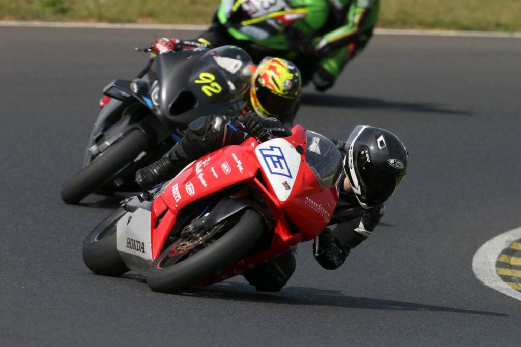 Building Speed Buchrezension Anne beim Rennen