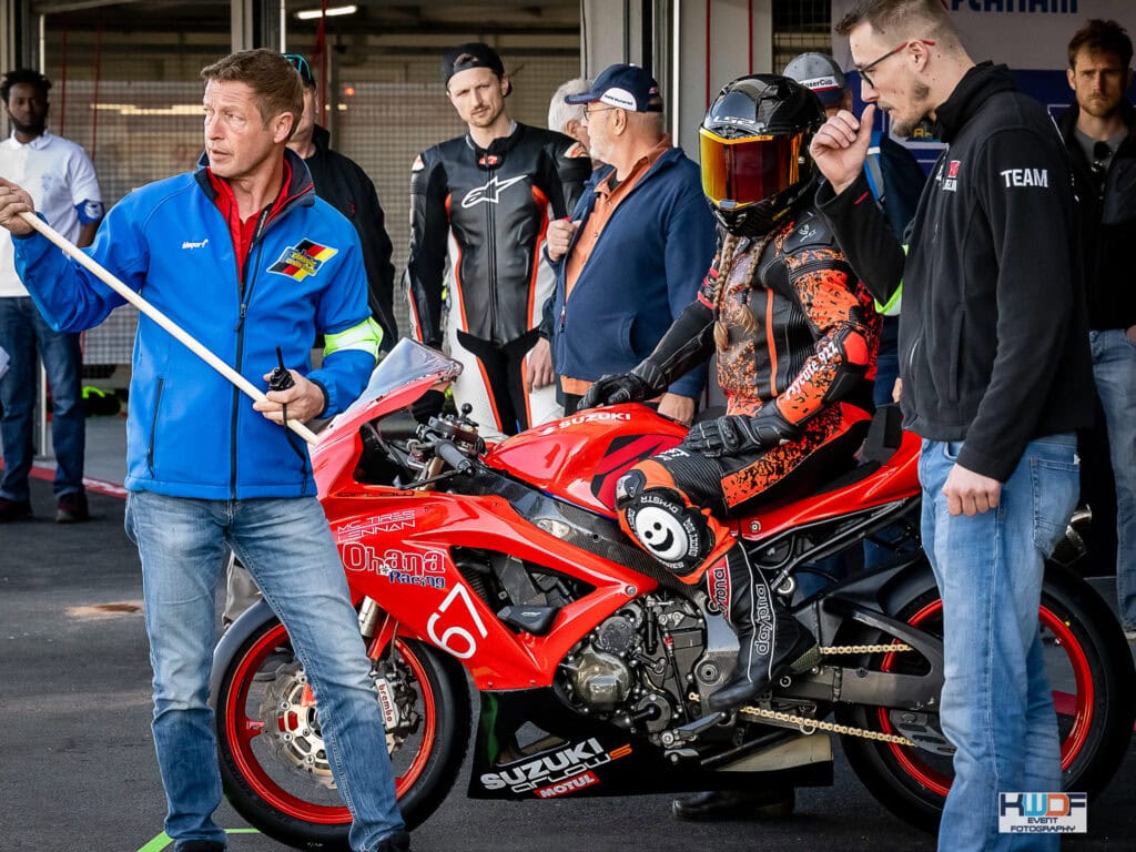 Wie das einzige Frauenteam im Deutschen Langstreckencup den Motorsport mit Herz und Highspeed aufmischt 4 Ohana Racing #67 Team DLC Frauenteam Deutscher Langstreckencup
