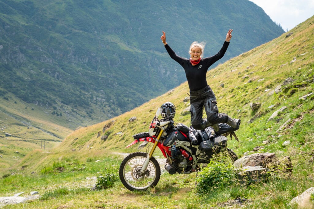 Joana: 4 Monate nach bestandenem Führerschein On- und Offroad durch Südamerika 2 95.000 Kilometer On- und Offraod durch Südamerika und Afrika ist Joana bereits vier Monate nach bestandenem Motorradführerschein gefahren.