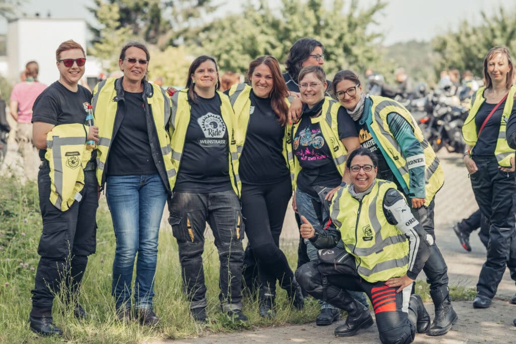 Fellows Ride @SHE RIDES Summit 2024 Gipfeltreffen motorradfahrender Frauen auf Burg Breuberg in Hessen.