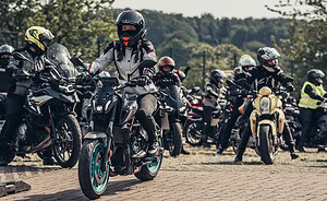 SHE RIDES Stammtische in deiner Nähe 2 Fellows Ride @SHE RIDES Summit 2024 Gipfeltreffen motorradfahrender Frauen auf Burg Breuberg in Hessen.