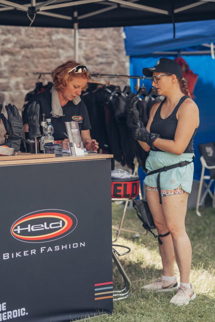 SHE RIDES Summit 2024 Gipfeltreffen motorradfahrender Frauen auf Burg Breuberg in Hessen.