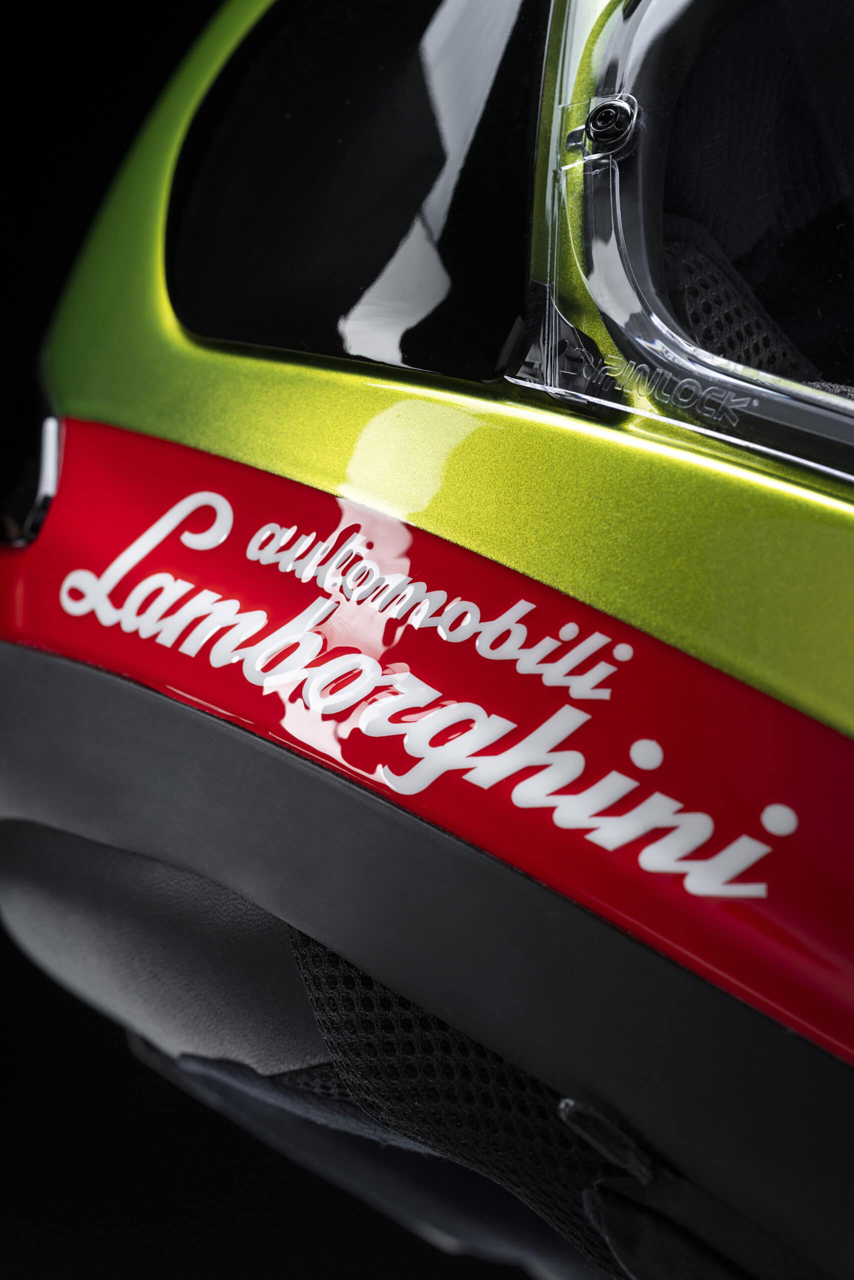 Im Herzen des Motor Valley, im Rahmen des GP von San Marino und der Rimini Riviera, präsentiert Ducati die Ducati Streetfighter V4 Lamborghini.