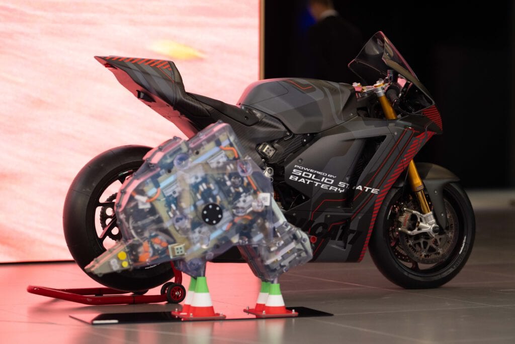 Ducati V21L mit Festkörperbatterien: Elektroforschung auf der Überholspur 1 DUCATI V21L Seitenansicht IAA 2025