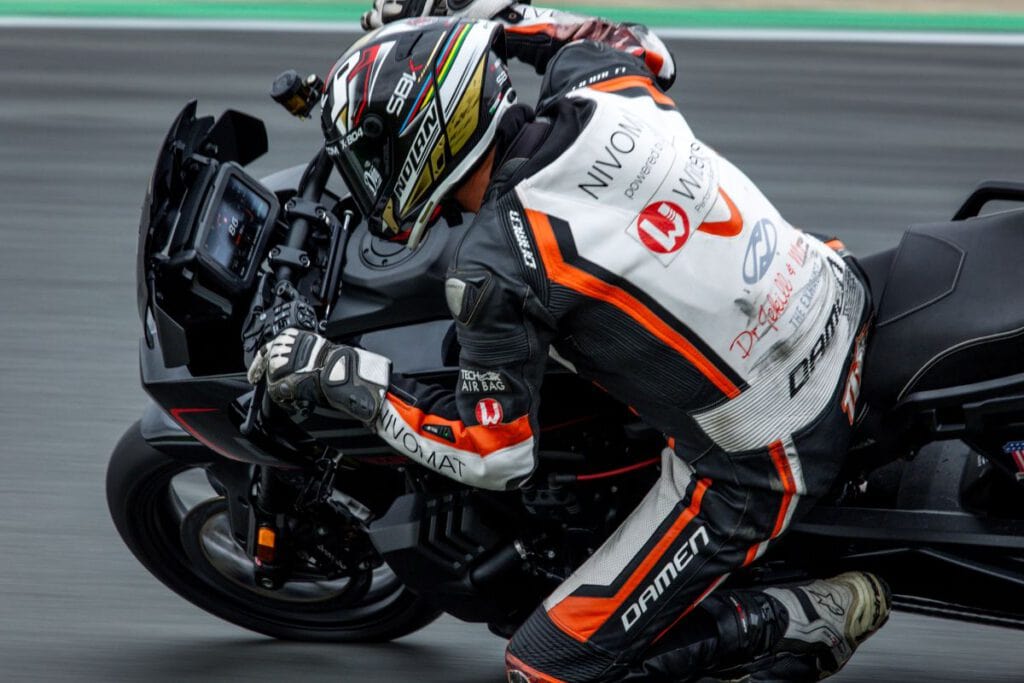 Detailansicht Fahrer beim Langstreckenrennen Oschersleben 2025