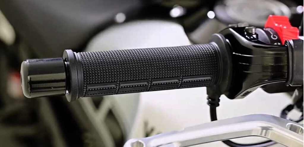 Detailansicht Griffe montiert Daytona Heizgriffe Test