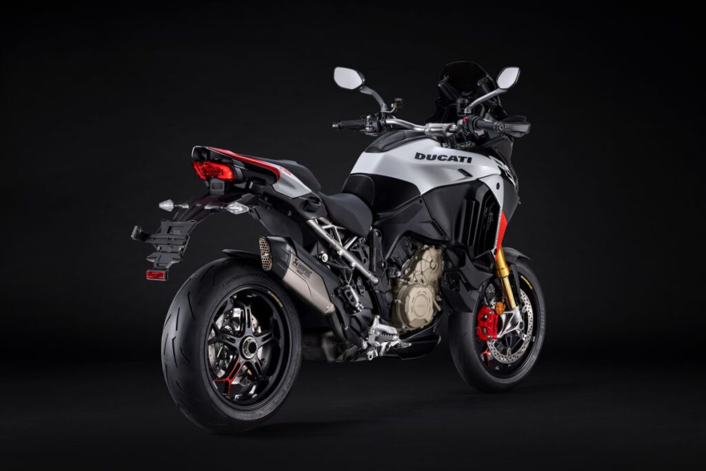 Ducati Multistrada V4 RS Ansicht von hinten schräg