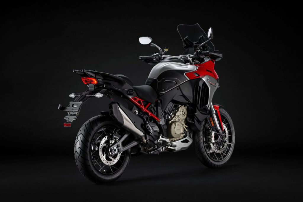 Ducati Multistrada V4 Rally 2026 rot schräg Heckansicht
