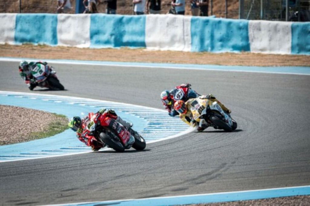 Ducati WorldSBK Sieg : Ducati holt den 21. Hersteller-Titel in der WorldSBK 1 Ducati WorldSBK Motorräder auf der Rennstrecke