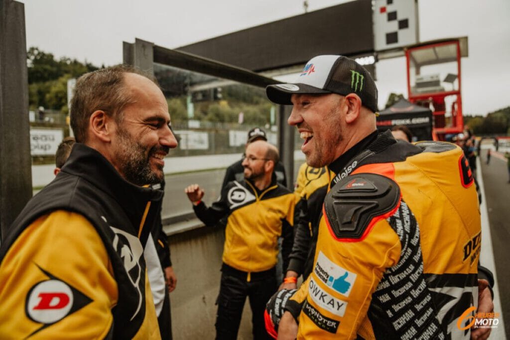 Dunlop Test Team: Innovative Entwicklung unter Rennbedingungen 4 Dunlop Test Team Jubel auf der Rennstrecke