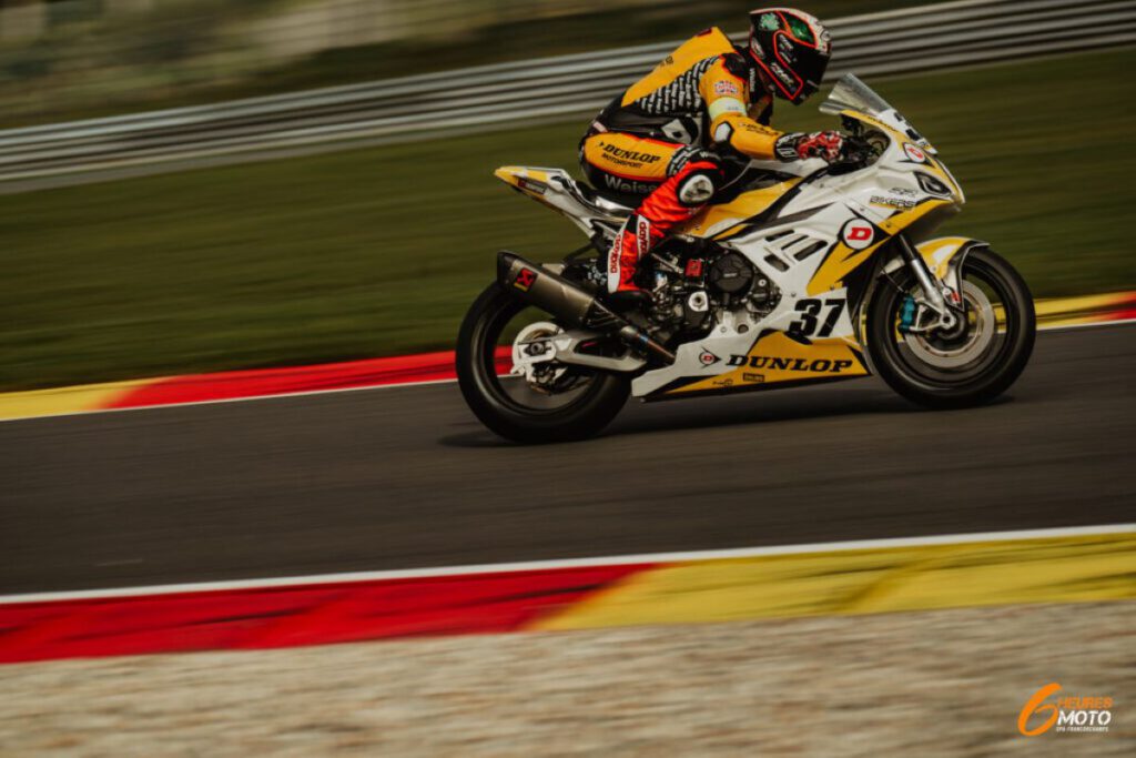 Dunlop Test Team: Innovative Entwicklung unter Rennbedingungen 1 Dunlop Test Team Motorradfahrt auf der Rennstrecke
