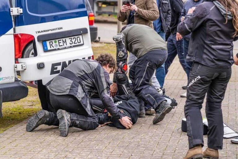 Wenn jede Sekunde zählt: realistisches Offroad Medical Training mit Theaterblut und Schock-Szenarien!